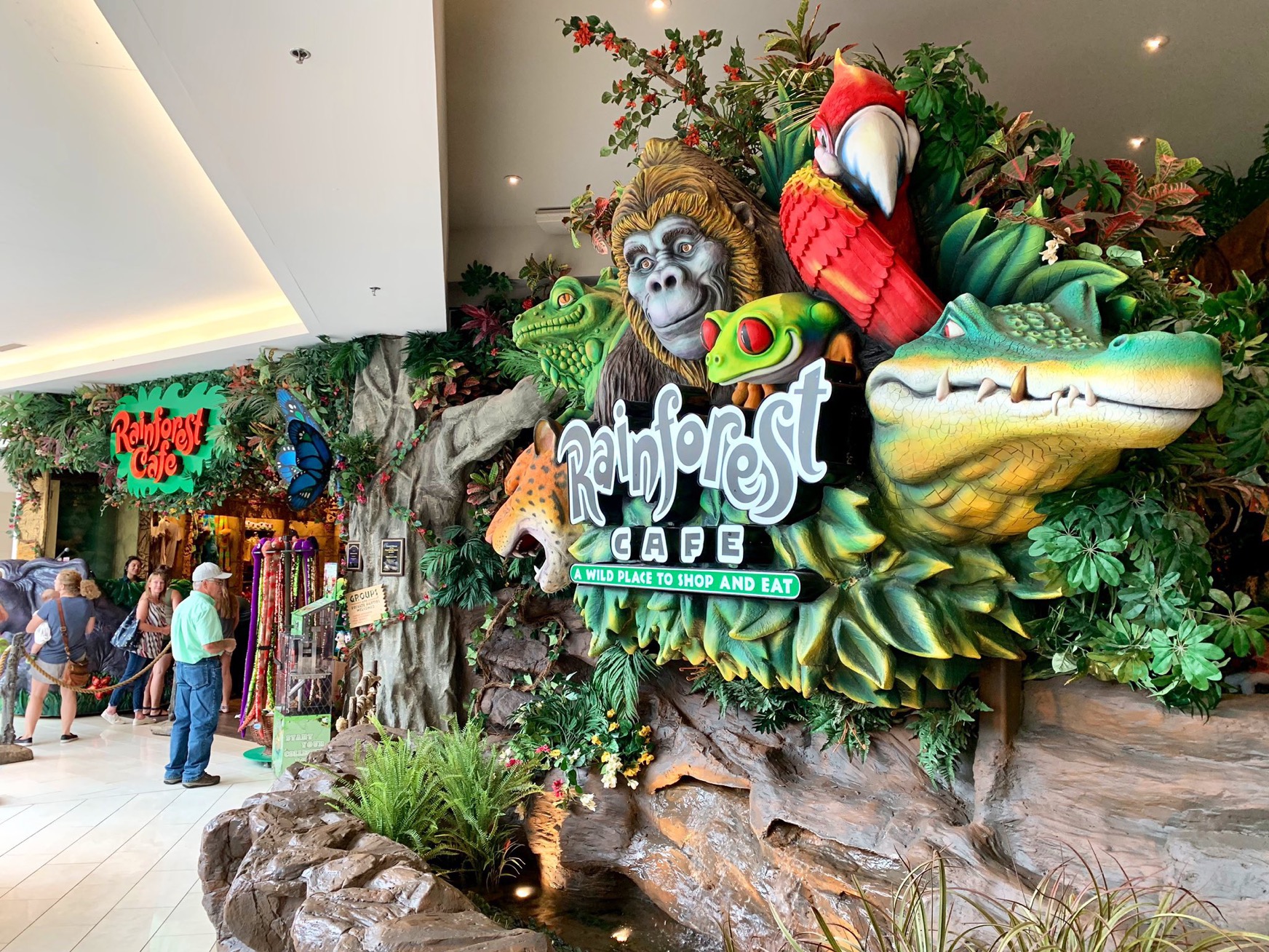 DSCN9687.Rainforest Cafe in the Mall of America, Rainforest…