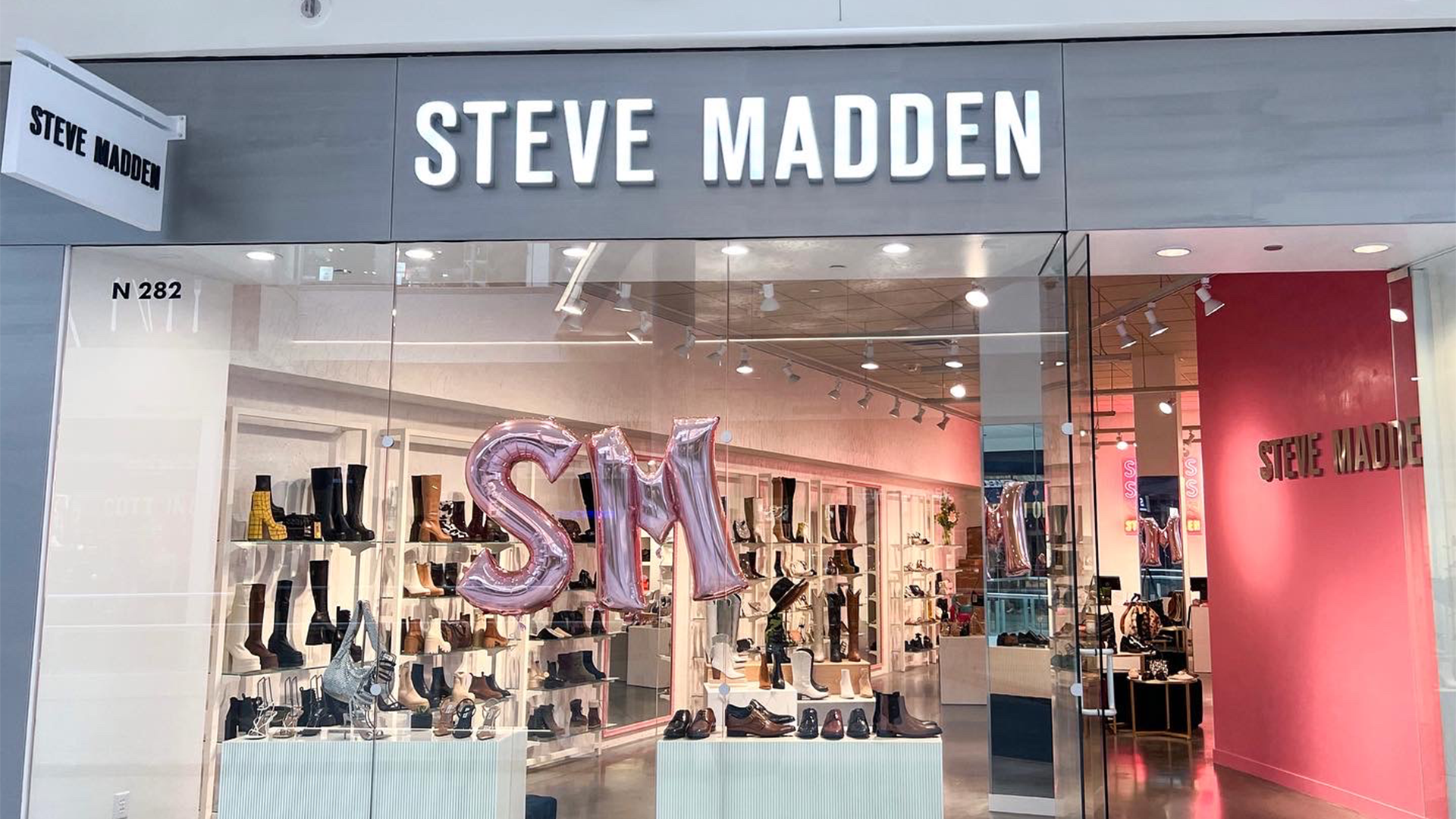 Araña de tela en embudo Drástico personal Steve Madden | Mall of America®