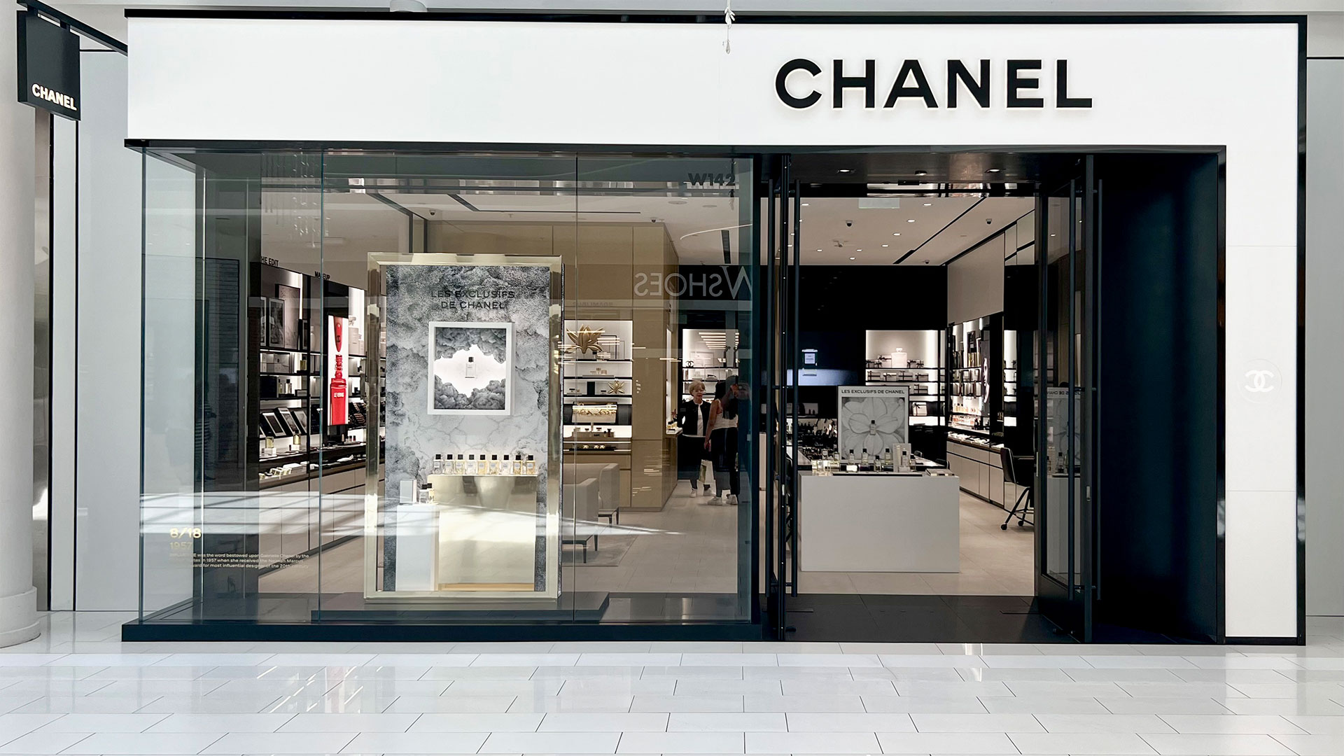 the chanel store display